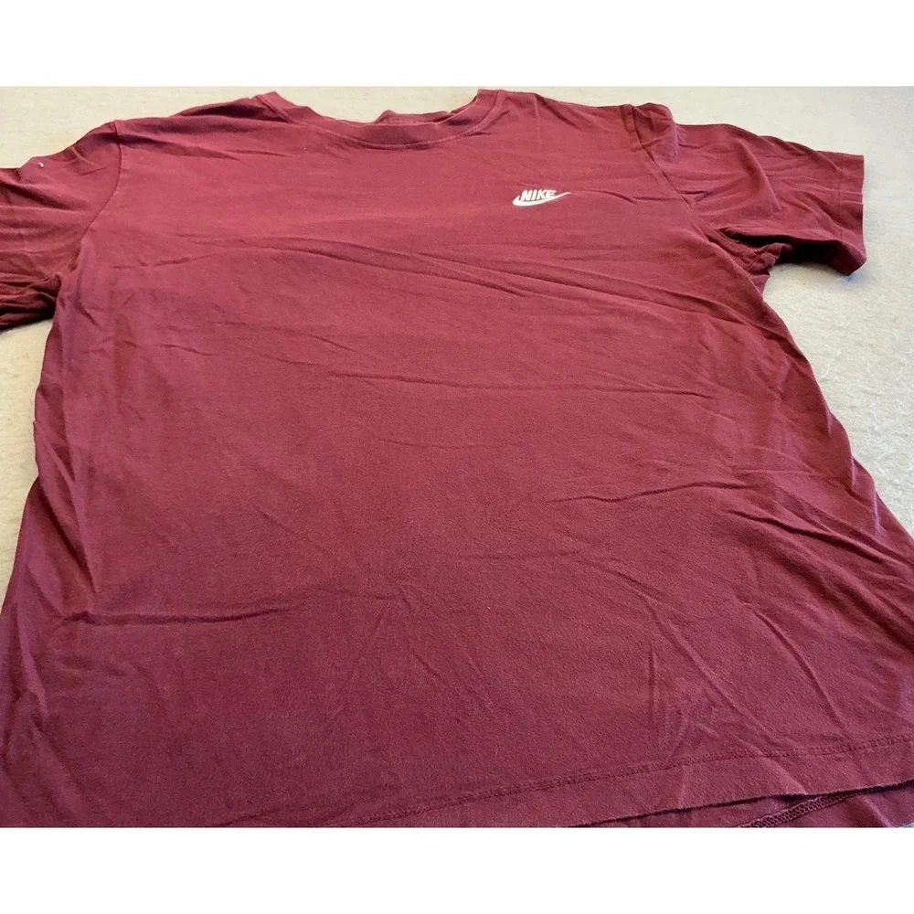 Nike T-Shirt Burgundy Maroon Embroidered Futura Logo Size L AR4997-682